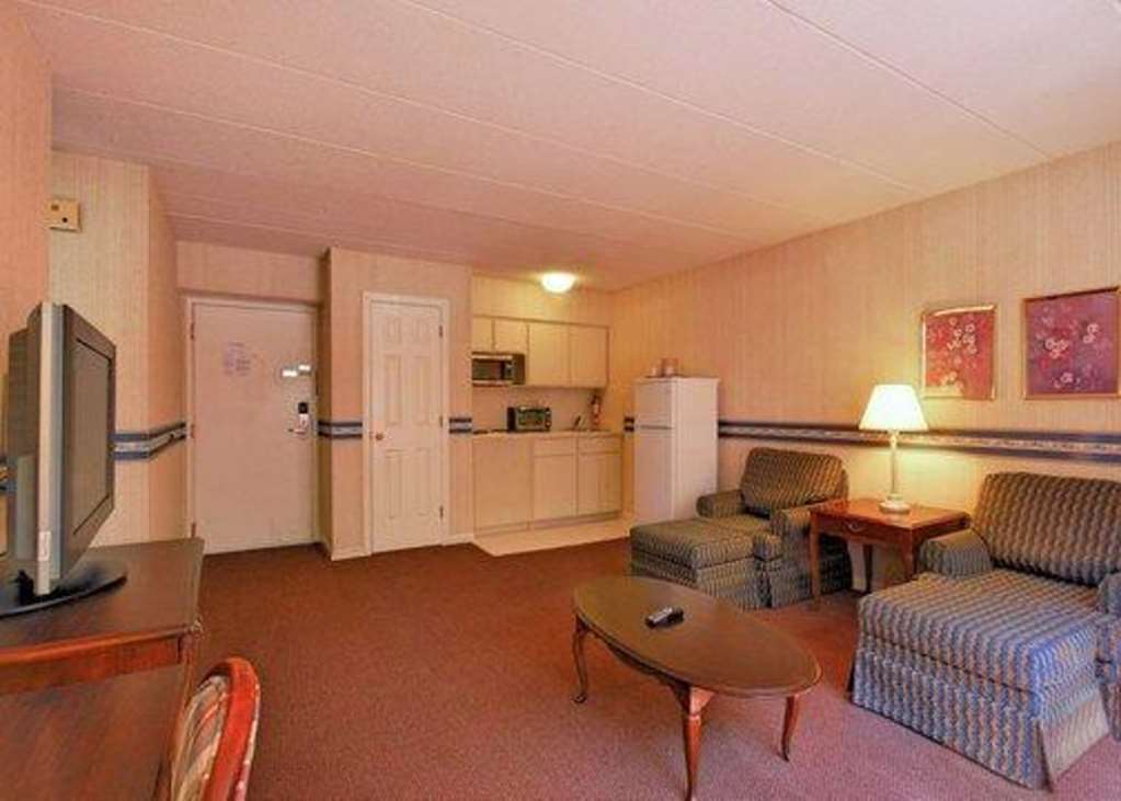 Econo Lodge Inn & Suites Groton Habitación foto