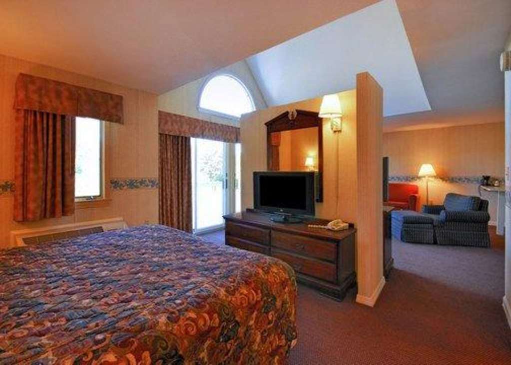 Econo Lodge Inn & Suites Groton Habitación foto